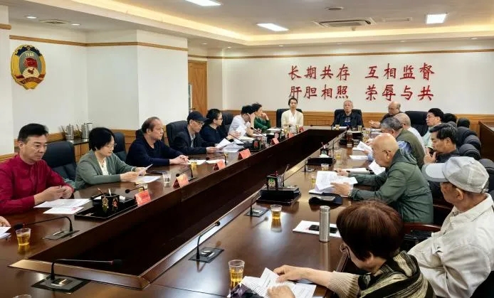 市政协机关开展第二季度老干部进机关活动 暨“深入贯彻中央八项规定精神学习教育” 主题党日活动