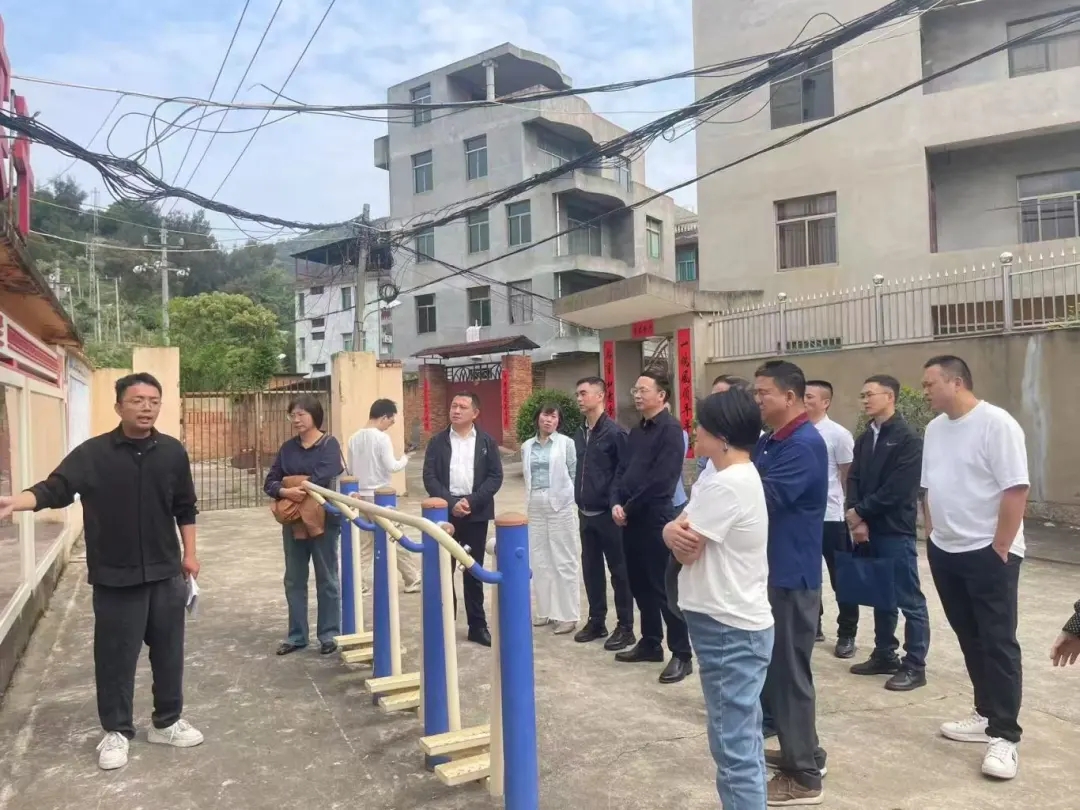 福州日报·头版｜在希望的田野彰显履职风采——市政协“助力乡村全面振兴委员进百村”活动侧记