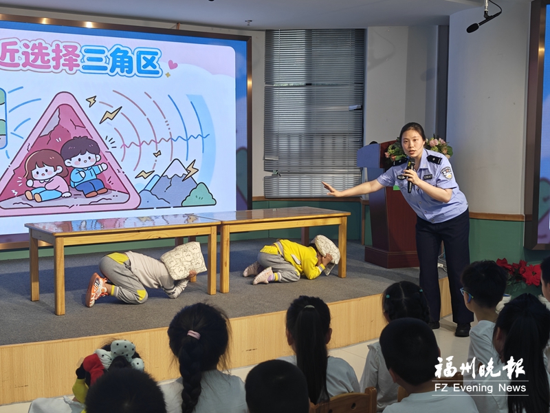 民警进校园 送上安全必修课