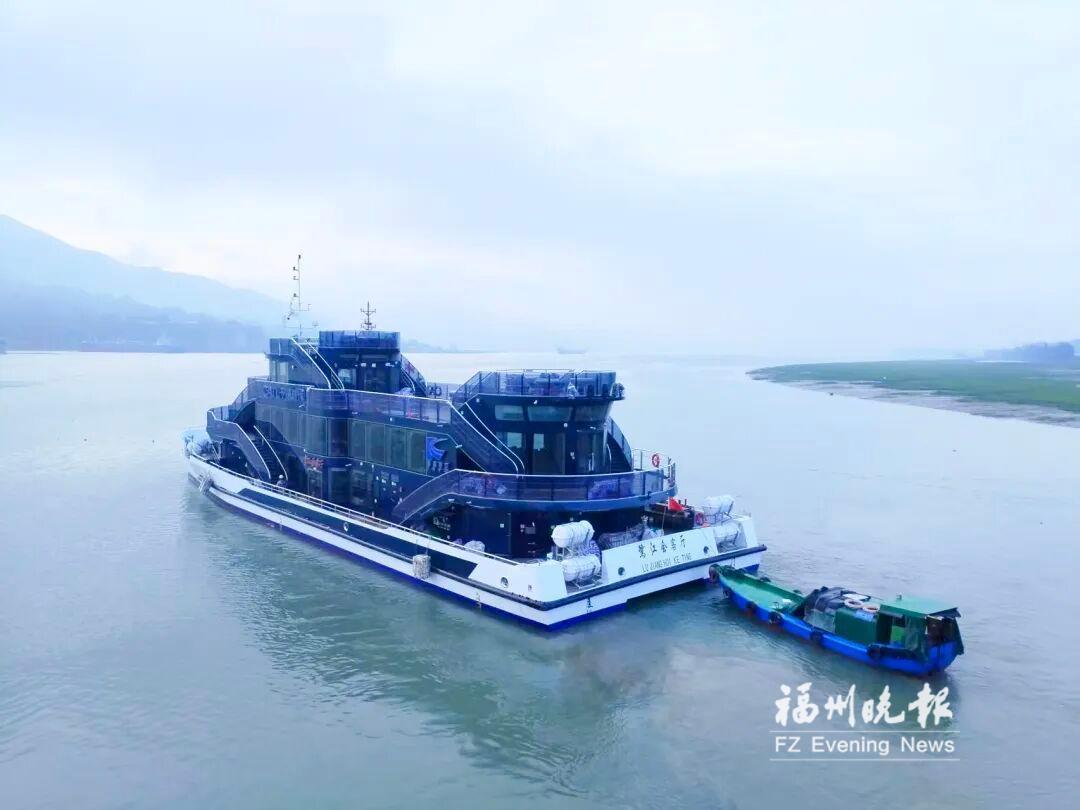 国内首艘全通透观光电船建成